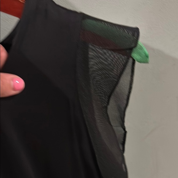 Black Sleeveless Women's Top NWT - Picture 2 of 4